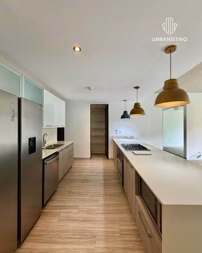 OPORTUNIDAD impresionante apartamento de 194m2 con 3 habs + servicio patio amplio - Imagen 2