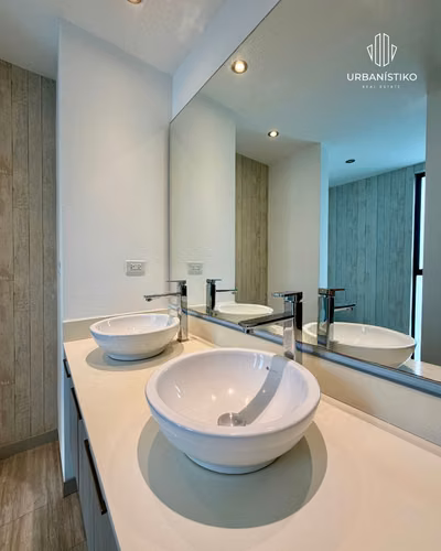 OPORTUNIDAD impresionante apartamento de 194m2 con 3 habs + servicio patio amplio - Imagen 10