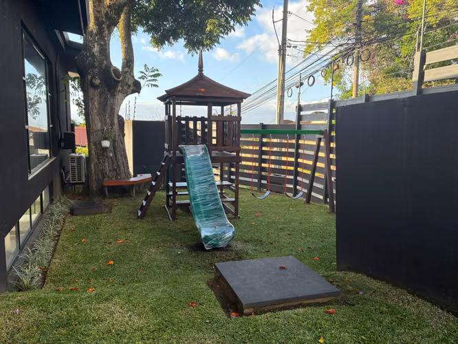 Donde los hijos tienen su espacio especial: cómodo y único - Imagen 16