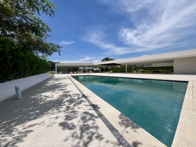 Apartamento NUEVO en Santa Ana | 32 m² de Jardín Privado + 2 Parqueos