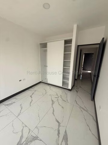 Alquiler de Apartamento para ESTRENAR en Ulloa-Heredia. 27-637 - Imagen 2