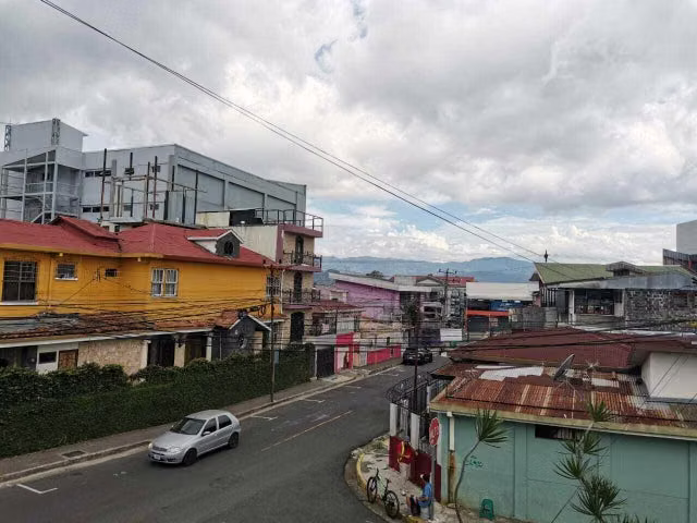 Sale of Esquinero Building in Uruca, San José.