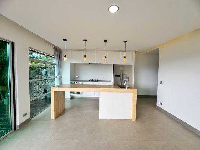 ALQUILER DE APARTAMENTO EN SANTA ANA CON VISTA A SAN JOSE