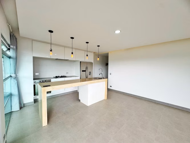 ALQUILER DE APARTAMENTO EN SANTA ANA CON VISTA A SAN JOSE - Imagen 2