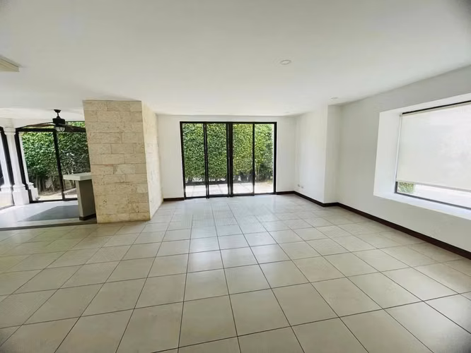 VENTA DE HERMOSA CASA EN CONDOMINIO EN POZOS, SANTA ANA - Imagen 3