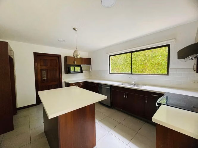 VENTA DE HERMOSA CASA EN CONDOMINIO EN POZOS, SANTA ANA - Imagen 7