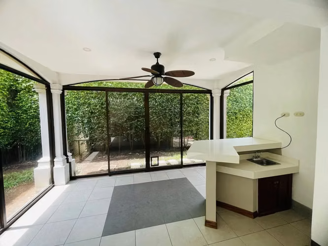 VENTA DE HERMOSA CASA EN CONDOMINIO EN POZOS, SANTA ANA - Imagen 6