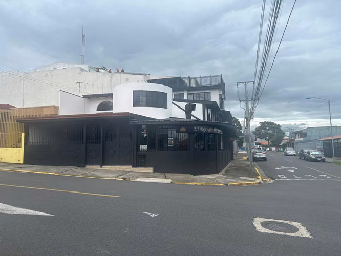 Alquiler de hermosa casa en Heredia Costa Rica a 200 metros del nuevo estadio de Heredia 