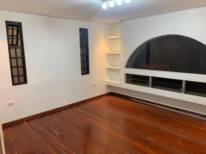 Alquiler de hermosa casa en Heredia Costa Rica a 200 metros del nuevo estadio de Heredia 