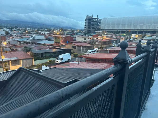 Alquiler de hermosa casa en Heredia Costa Rica a 200 metros del nuevo estadio de Heredia 