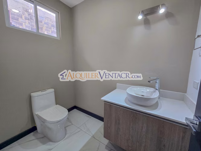 CONDO DE 305 M2 CON 546 M2 DE LOTE EN GUACHIPELIN ESCAZU - Imagen 15