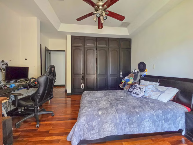 Lujosa Casa con Piscina Privada y Vista en Exclusivo Condominio en Guachipelín Escazú - Imagen 13