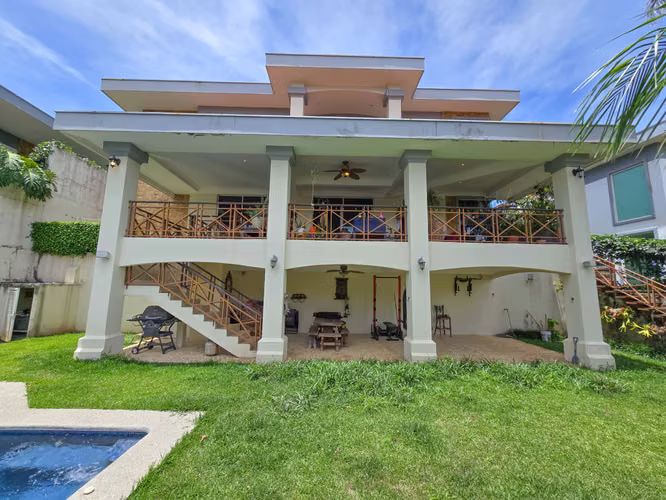 Lujosa Casa con Piscina Privada y Vista en Exclusivo Condominio en Guachipelín Escazú - Imagen 4
