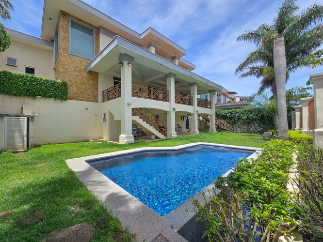 Luxurious House with Private Pool and View in Exclusive Condo in Guachipelín Escazú