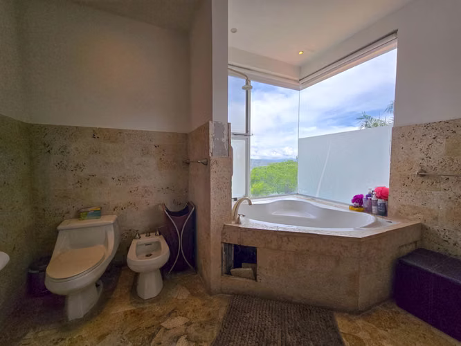Lujosa Casa con Piscina Privada y Vista en Exclusivo Condominio en Guachipelín Escazú - Imagen 18