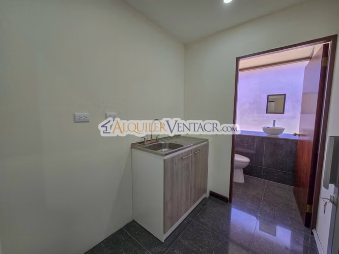 OFICINA DE 162 M2 EN TORRE OFICENTRO LA SABANA - Imagen 4
