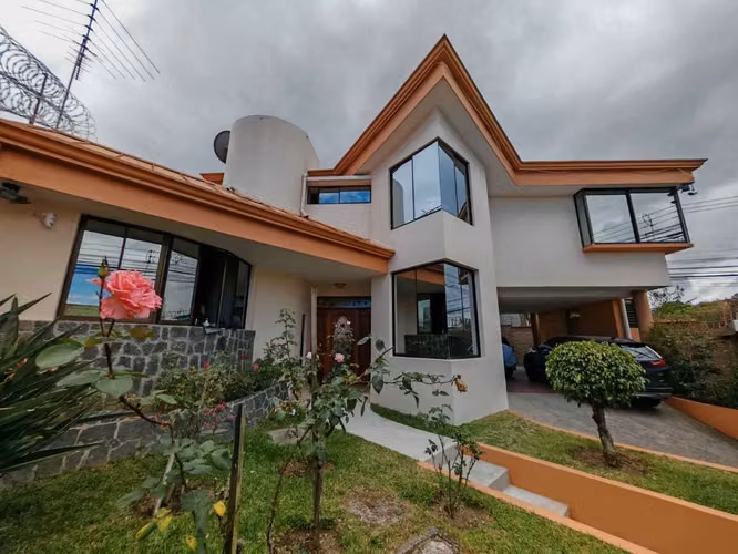  Casa esquinera con uso de suelo mixto en el Carmen de Guadalupe, Mata Plátano  - Imagen 1