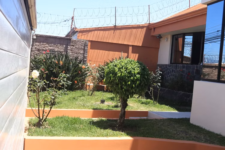 Casa esquinera con uso de suelo mixto en el Carmen de Guadalupe, Mata Plátano  - Imagen 3