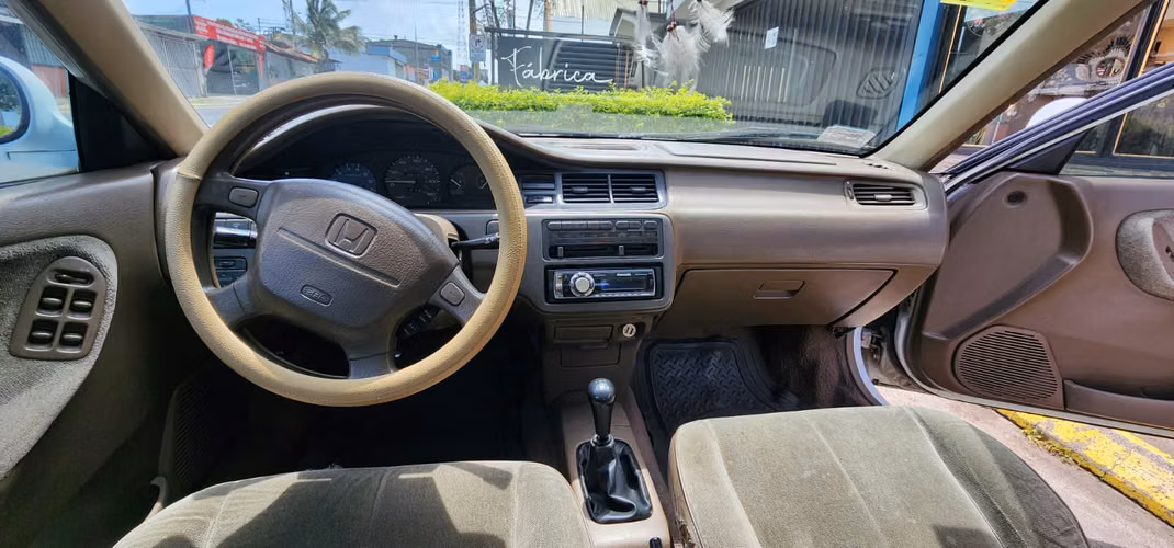 Honda Civic LX Sedán 1995, transmisión manual de 5 velocidades y motor 1.5L D15B7, 16 válvulas SOHC, reconocido