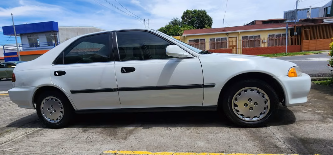 Honda Civic LX Sedán 1995, transmisión manual de 5 velocidades y motor 1.5L D15B7, 16 válvulas SOHC, reconocido