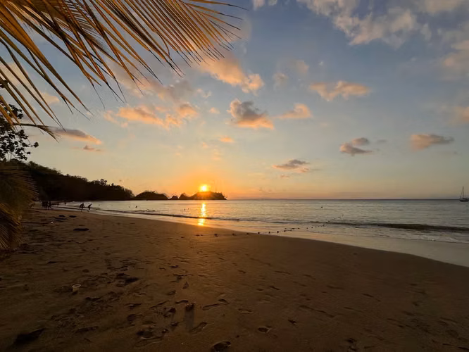 Última Oportunidad: Residencia Costera en Piso 20 Cerca de Playa Mantas - Imagen 12