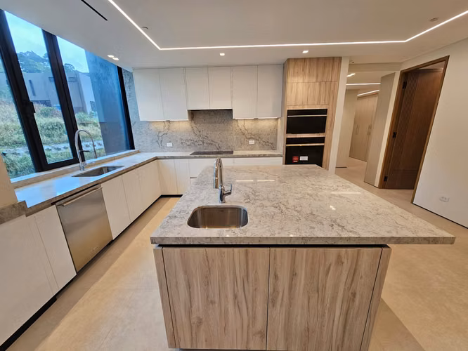 CONDOMINIO BELMONTE ESCAZU 4HAB/4.5BA 457M2 NUEVO PARA ESTRENAR - Imagen 13