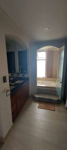 ESPACIOSO APARTAMENTO CERCA DE LA PACO, ESCAZU 3HAB/3.5BA 190 M2 - Imagen 4