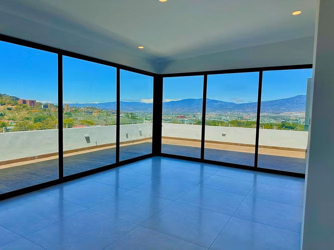Exclusive Luxury Penthouse - 380 m ² in the Heart of Escazu
