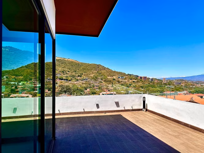 Exclusivo Penthouse de Lujo – 380 m² en el Corazón de Escazú - Imagen 10
