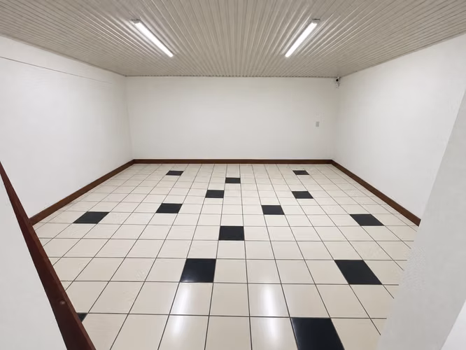 Amplia Casa, Apta para Oficinas