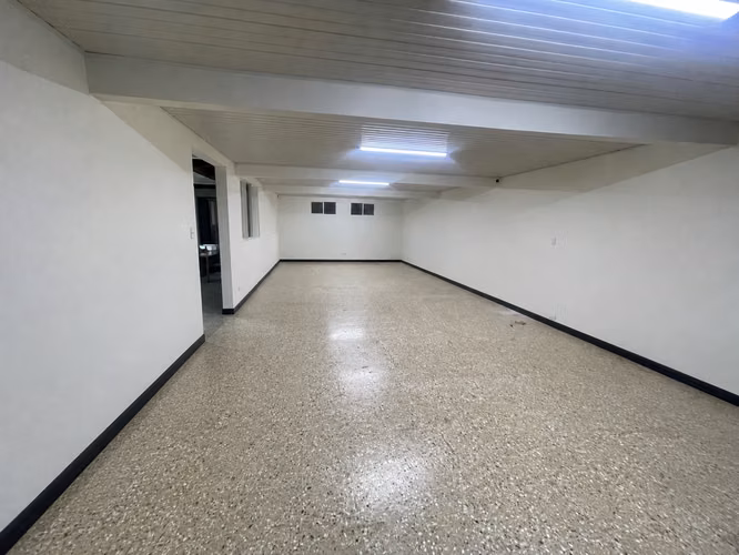 Amplia Casa, Apta para Oficinas
