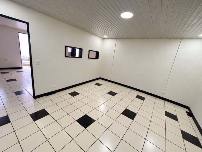 Amplia Casa, Apta para Oficinas
