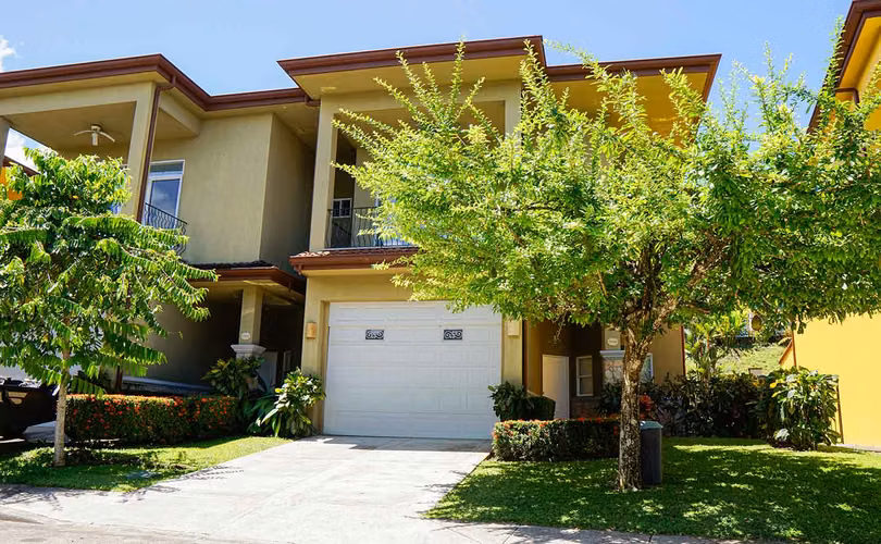 Las Lomas, Playa Herradura - Exclusivo Townhouse Colonial - 3HAB/3.5BA - 234 m2