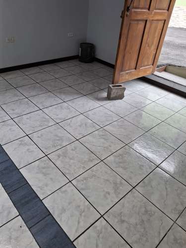 Apartamento de Una Habitacon con espacio para parqueo, incluye electricidad e mpuestos municipales, - Imagen 2