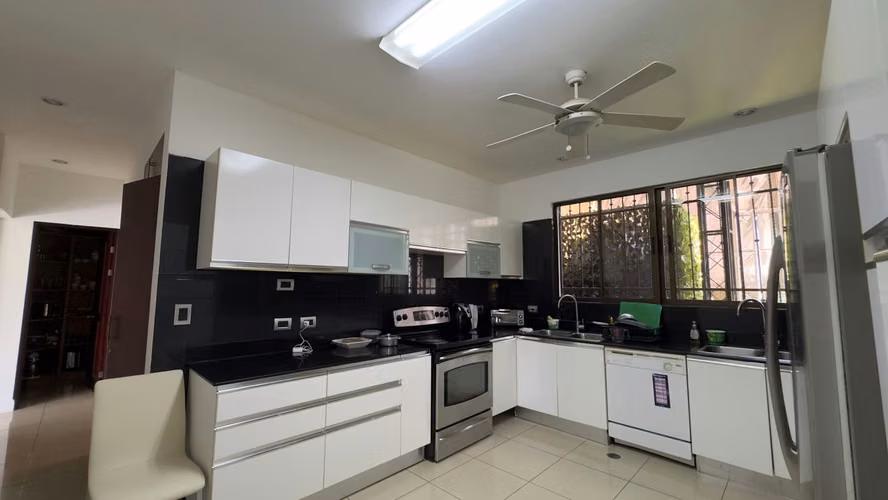 Brasil de Mora, Ciudad Colon - Residencia Colonial - 3HAB/3.5BA - 350 m2 - Imagen 7