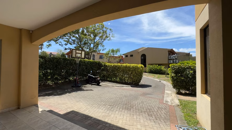 Brasil de Mora, Ciudad Colon - Residencia Colonial - 3HAB/3.5BA - 350 m2 - Imagen 13