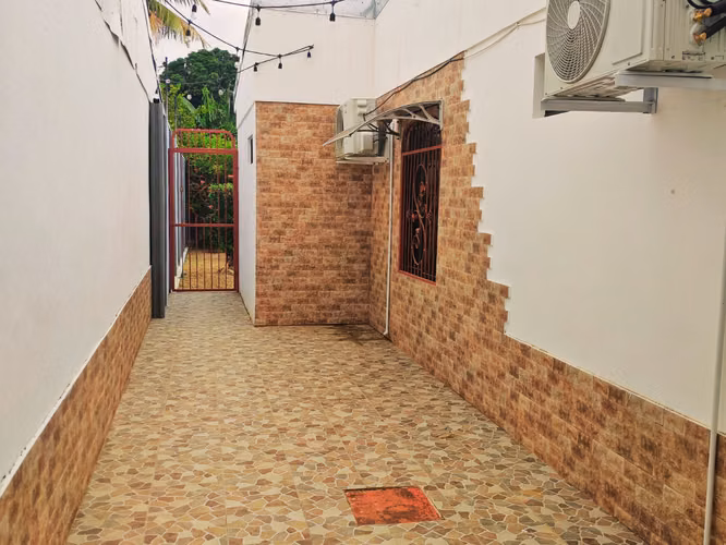 Casa en venta en El Peloncito, Liberia: 3 habitaciones y cochera doble