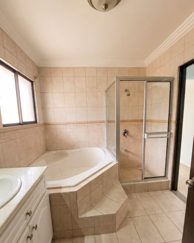Se vende casa moderna en San Rafael, Escazú  - Imagen 12