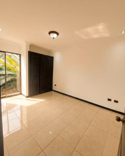 Se vende casa moderna en San Rafael, Escazú  - Imagen 10