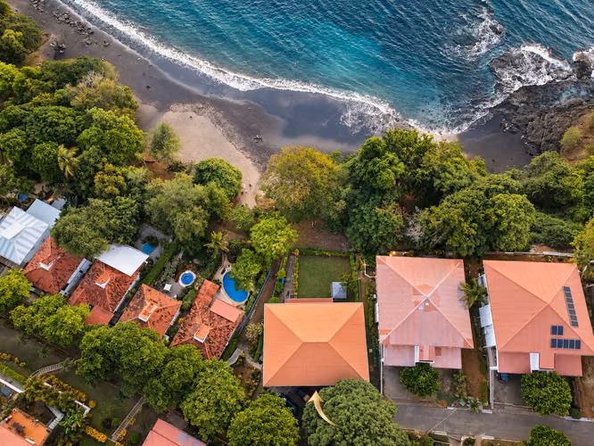 Residencia frente al mar en Playa Ocotal, Guanacaste, Costa Rica | 3 propiedades en 1 | Los Almendros | US$950,000 