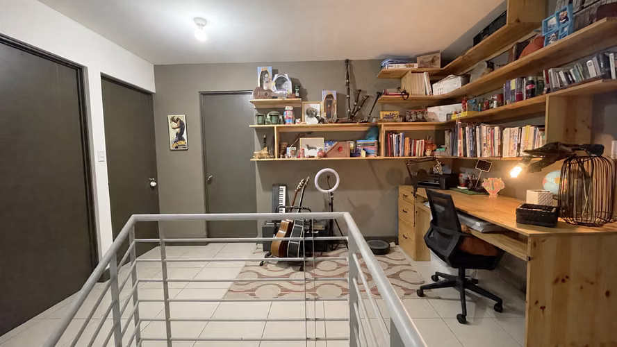 Casa familiar de 2 pisos en condominio