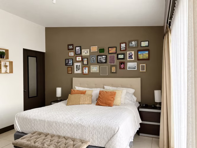 Casa familiar de 2 pisos en condominio