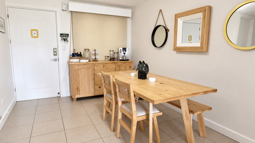 Casa familiar de 2 pisos en condominio