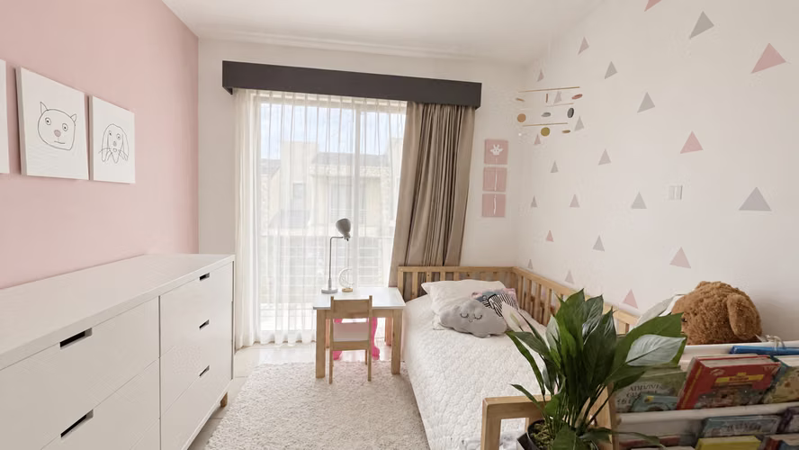 Casa familiar de 2 pisos en condominio