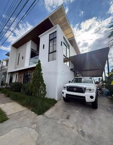 Venta de Casa en Grecia-Alajuela.  NEGOCIABLE