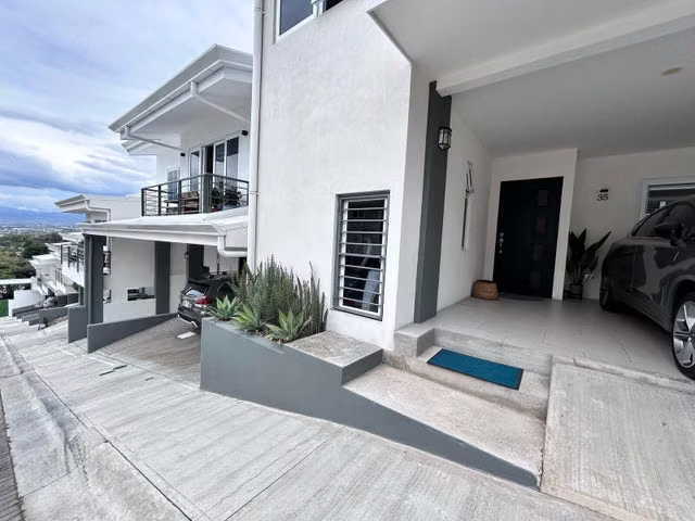 Venta de Casa en Santa Ana, San José.  - Imagen 1
