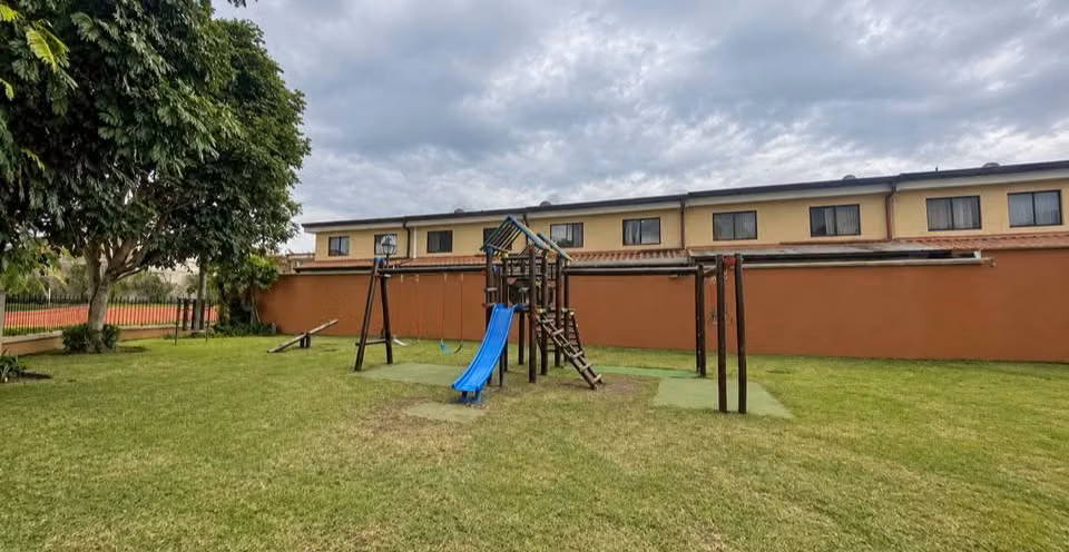 123987 / Alquiler / Hacienda Sacramento / 3 habitaciones / Patio / Mezanine / $1375
