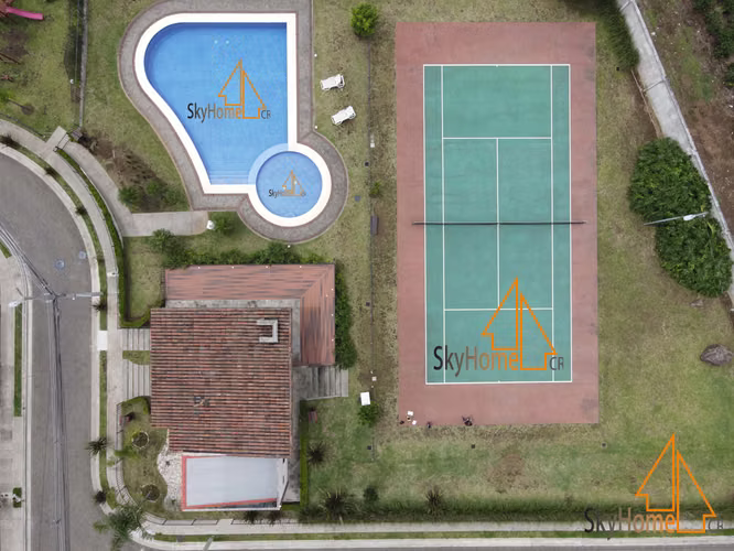 123987 / Alquiler / Hacienda Sacramento / 3 habitaciones / Patio / Mezanine / $1375