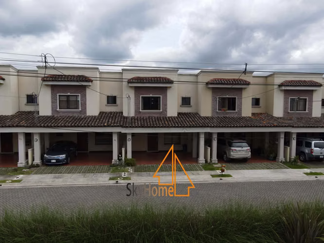 123987 / Alquiler / Hacienda Sacramento / 3 habitaciones / Patio / Mezanine / $1375