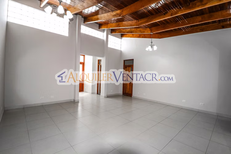 CASA DE UN NIVEL DE 317 M2 EN RESIDENCIAL EN SAN RAFAEL DE ESCAZU - Imagen 10